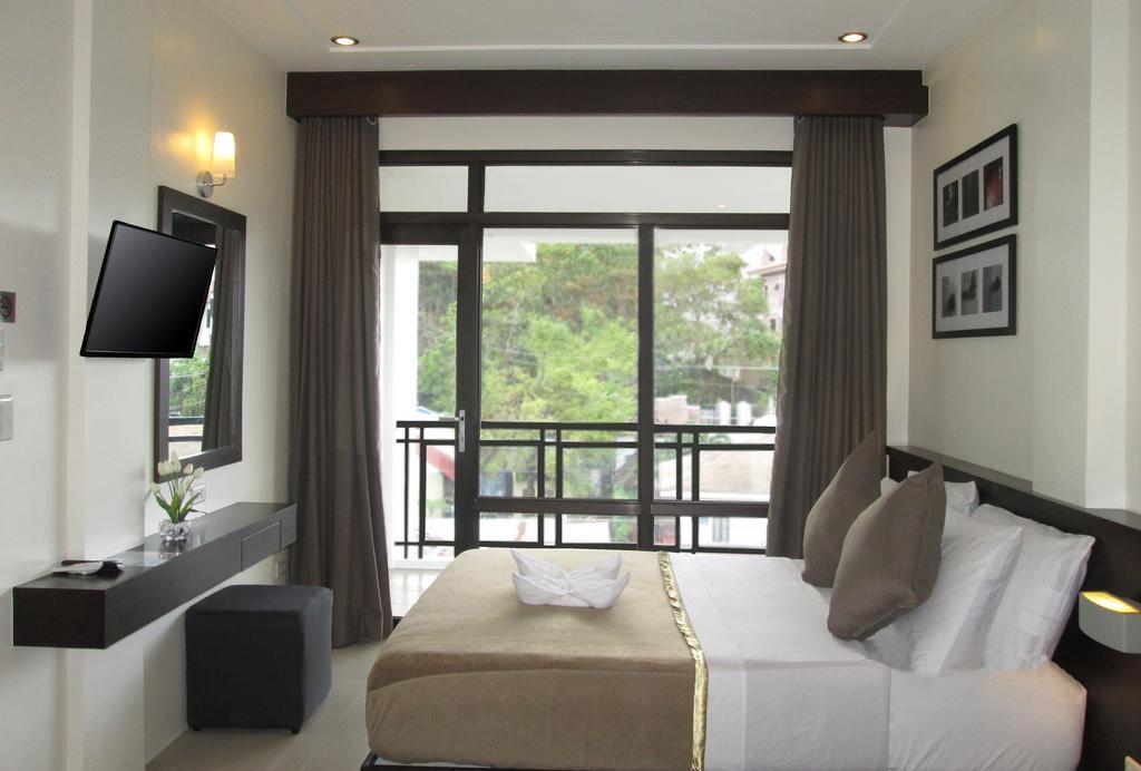 Queen Room with Garden View