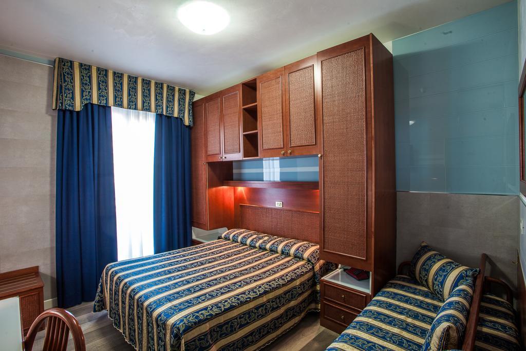 Triple Room with access to the Beach