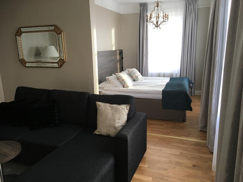 King Suite with Bath Tub - Non-Smoking