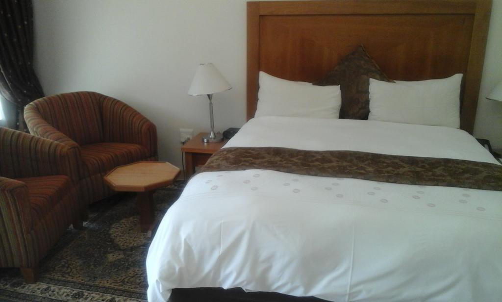 Queen Room with Kitchenette