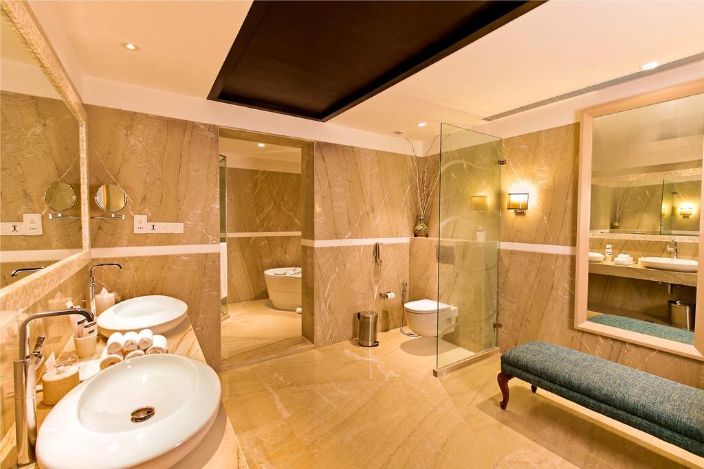 Luxury Suite with Bathtub - Avail 10% off on F&B, SPA & Laundry Facilities.Complimentary Lounge Package,Exclusive Access to the Legacy Lounge serving premium select beverages, and appetisers(5:30 PM-7PM)with two way airport transfer