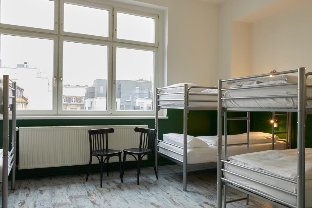 Bed in 10-Bed Mixed Dormitory Room with Shared Bathroom