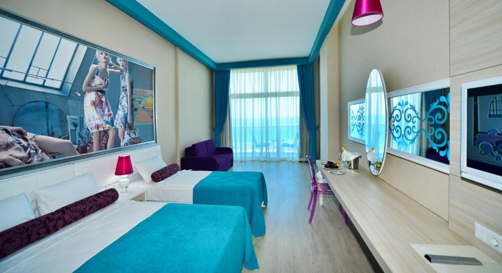 Double or Twin Room with Side Sea View