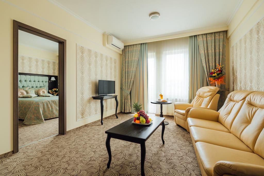 Suite with Hot Tub