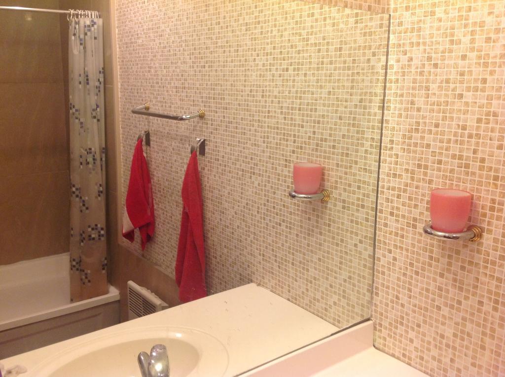 Apartment with Shower