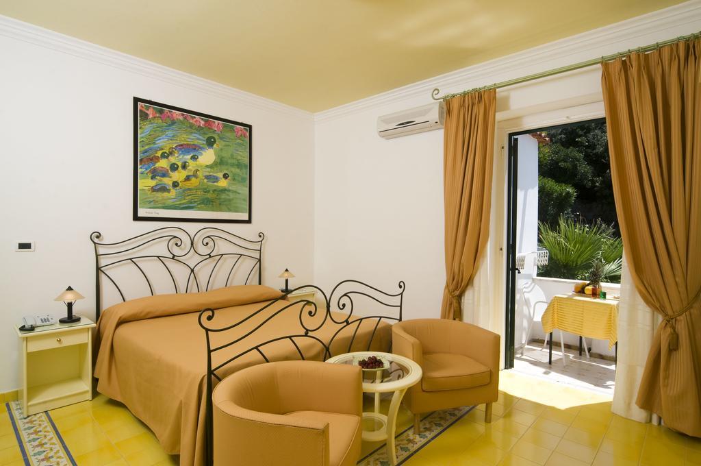 Double or Twin Room with Sea View