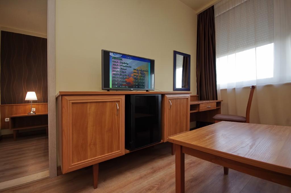 Superior Family Room (2 Adults + 2 Children)