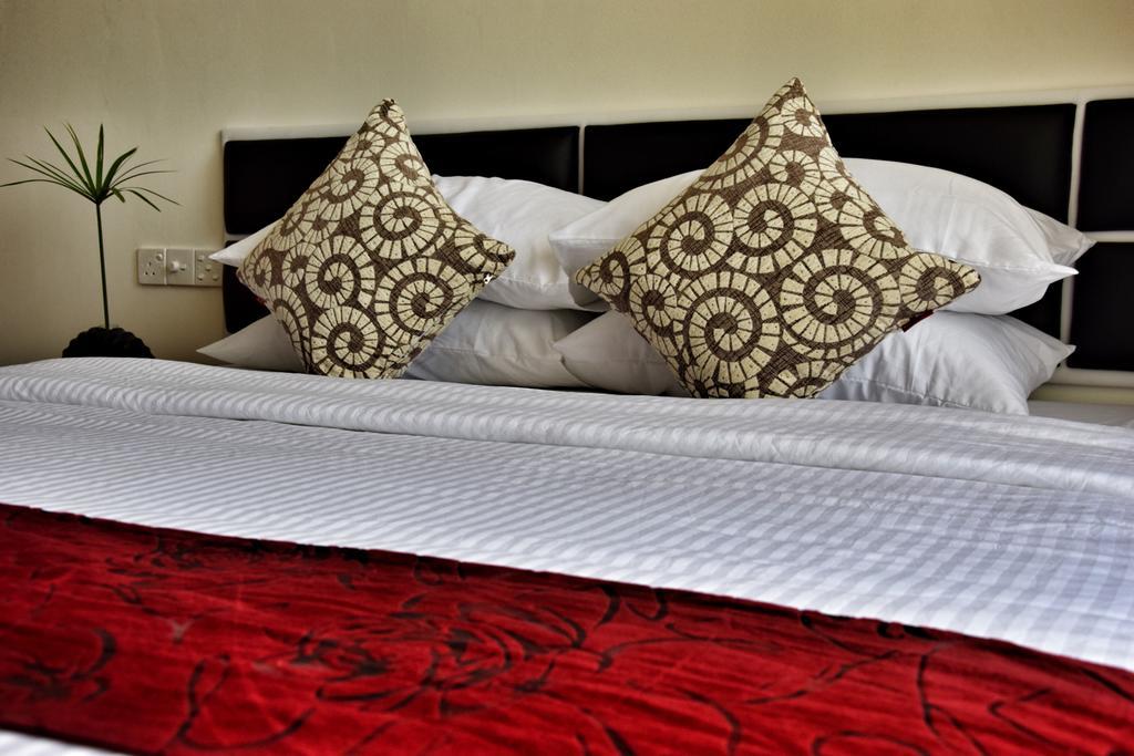 Double Room with Balcony and Side Sea View