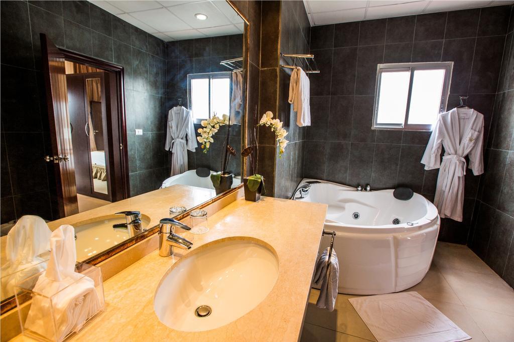 King Suite with Spa Bath