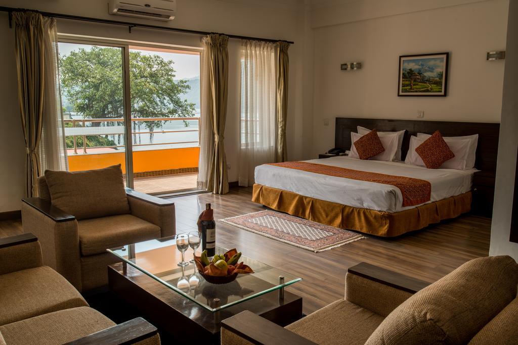 Superior Deluxe Room with Lake View and Balcony