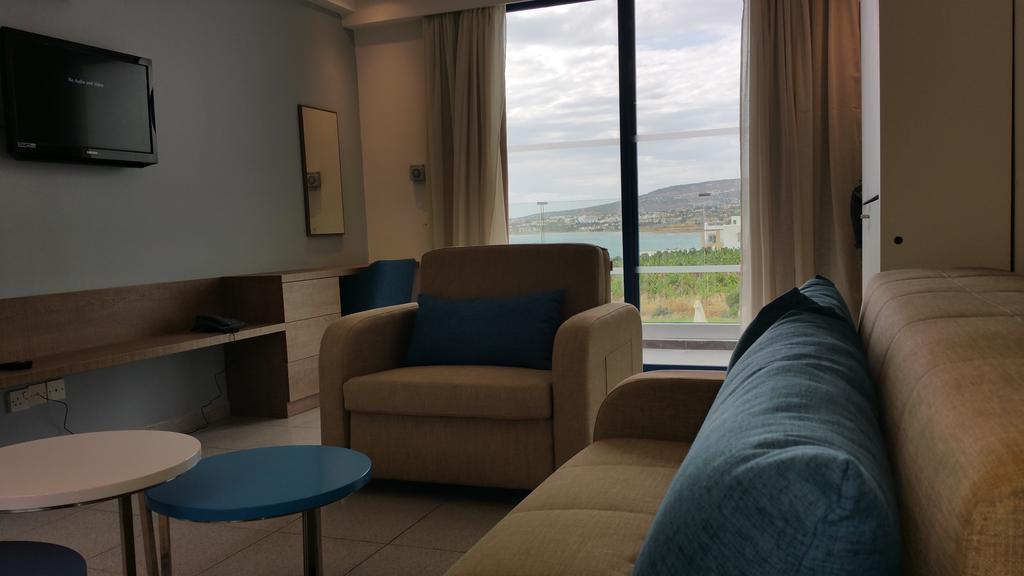One-Bedroom Suite with Sea and Pool View