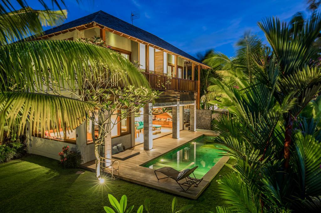 Deluxe Sunset Suite