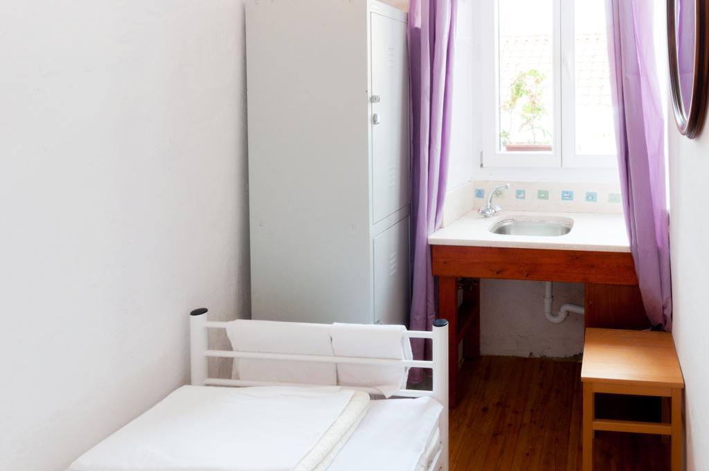 Single Room with Shared Bathroom