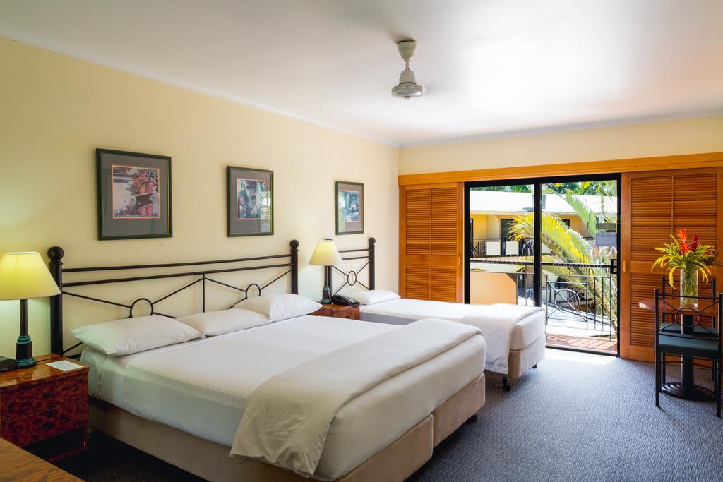 Triple Room with Pool View