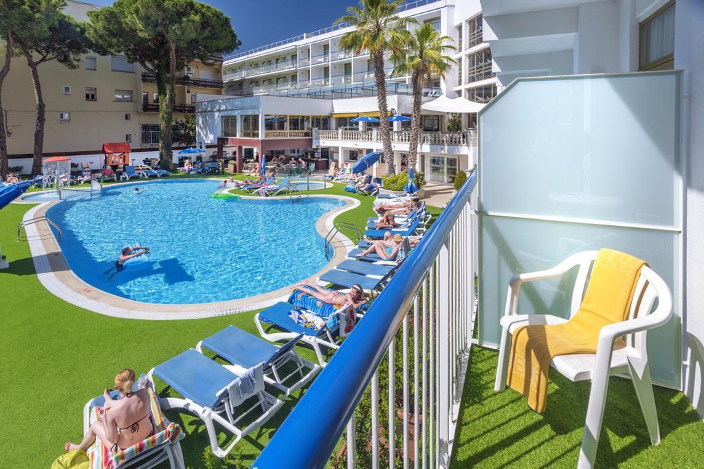 Twin Room with Balcony and Pool View