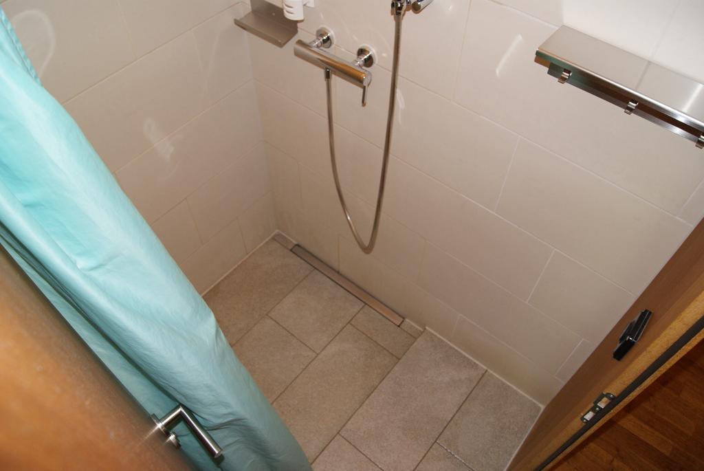 Bed in 4-Bed Mixed Dormitory Room with Shower