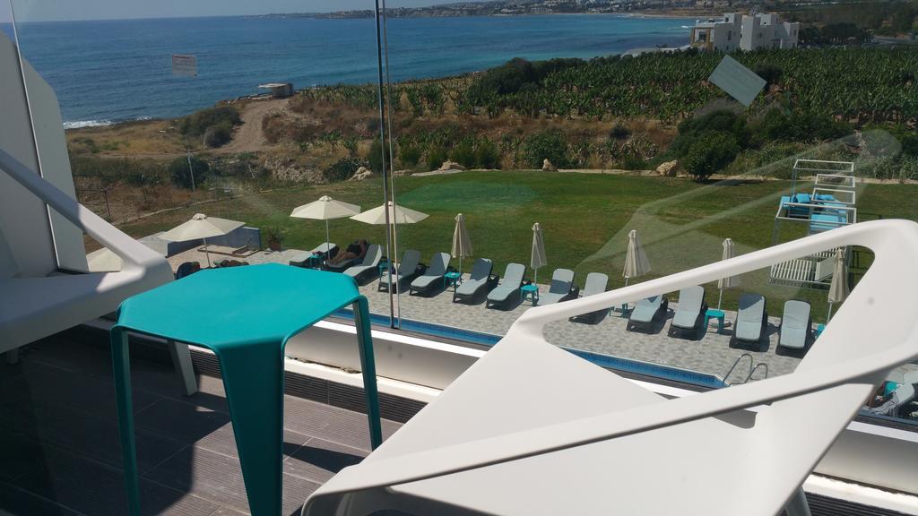 Suite with Sea and Pool View