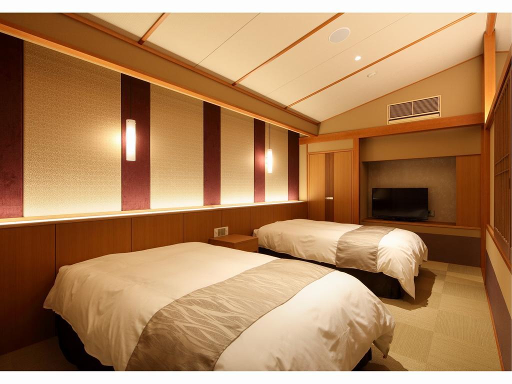 Deluxe Suite with Spa Bath