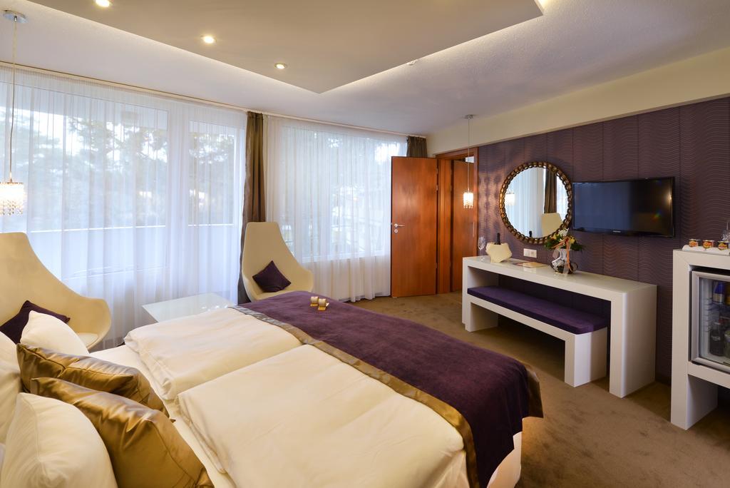 Two Connecting Double Rooms