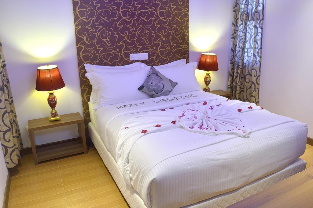 Deluxe Double or Twin Room with Breakfast & Return Transfer