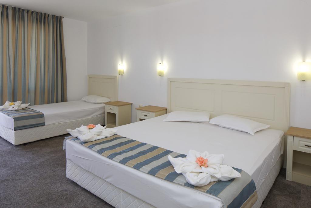 Deluxe Family Room with Balcony ( 3 Adults +1 Child)