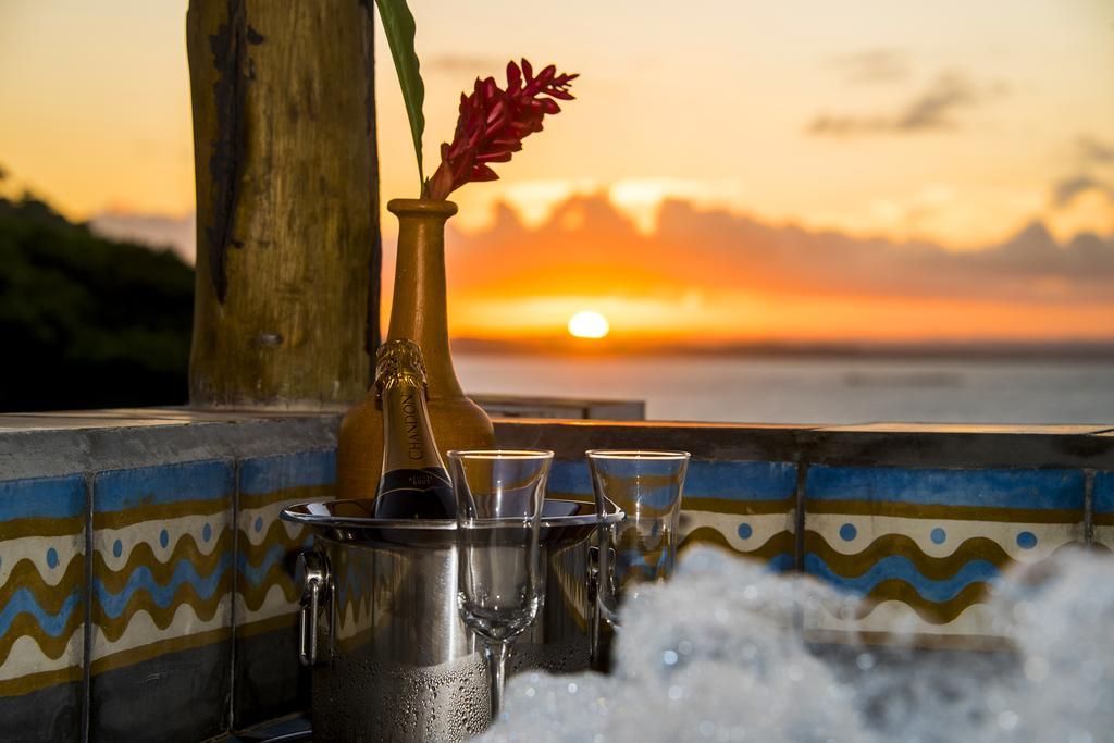 Panoramic suite with hot tub with balcony and sea and sunset view