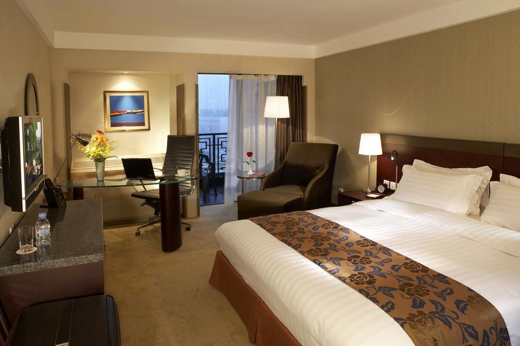 Business King Room