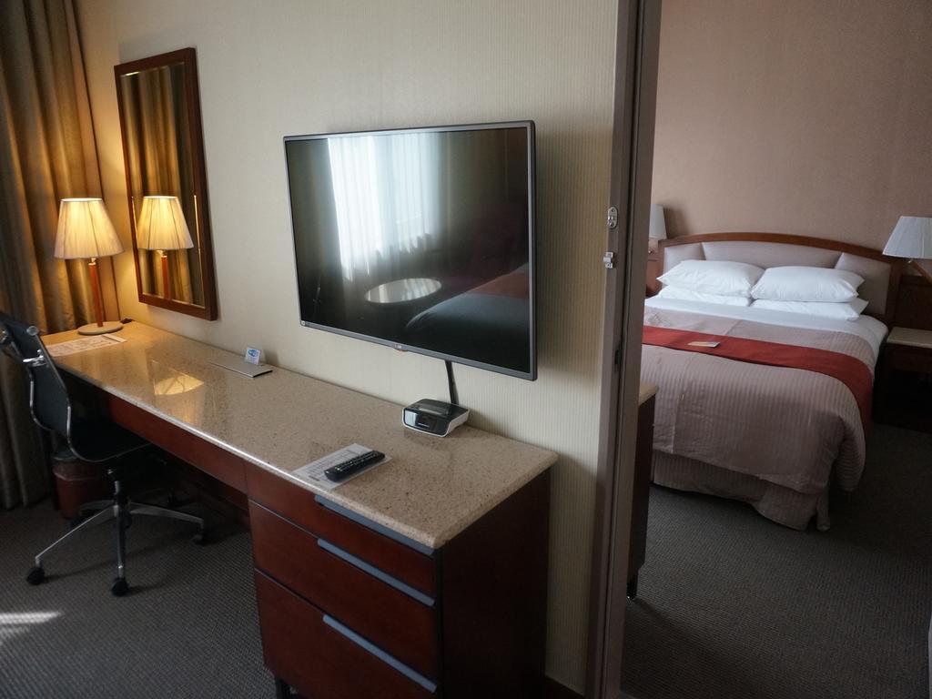 Connecting Double and Twin Room