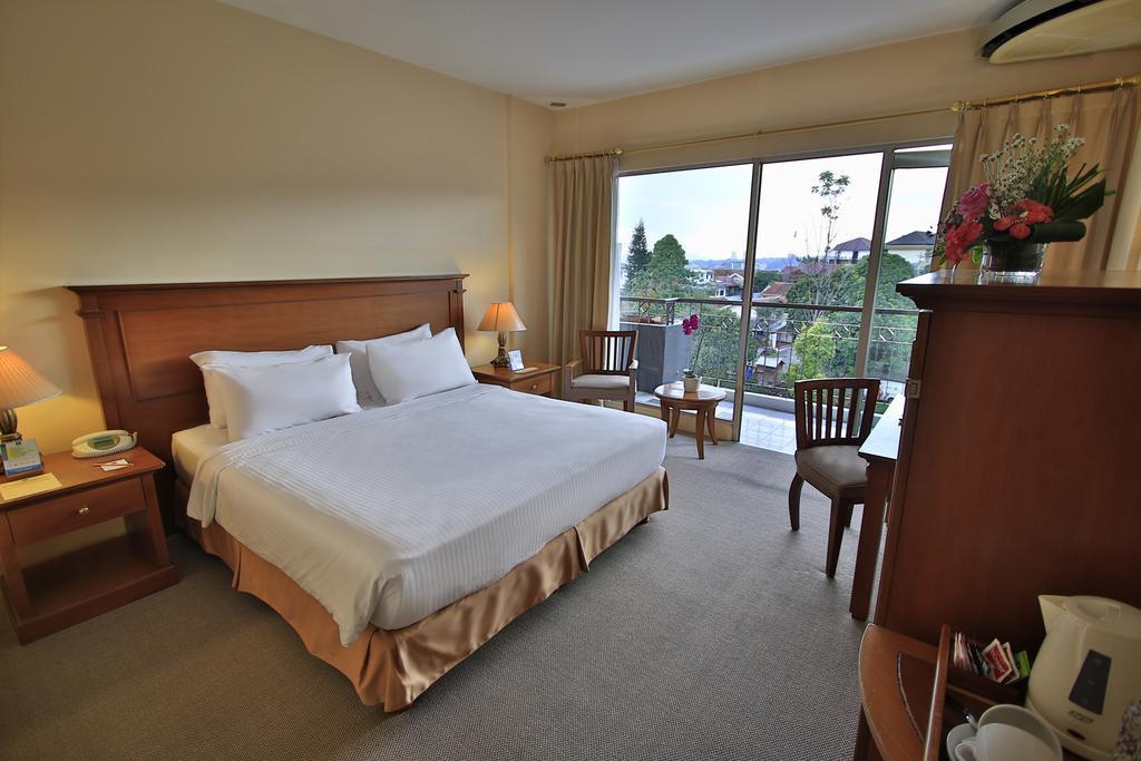 Boutique Room