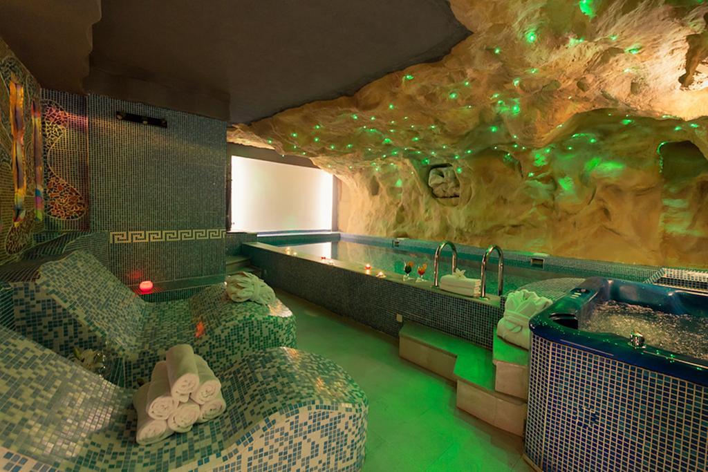 Double or Twin Room with Spa Access