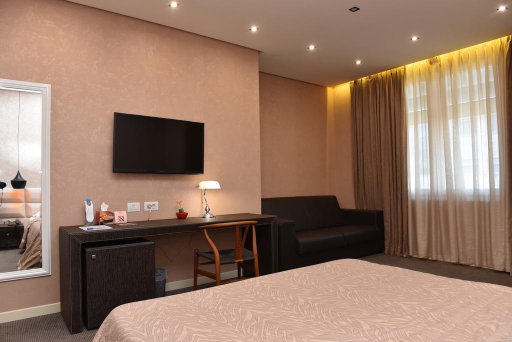 King Studio with Sofa Bed