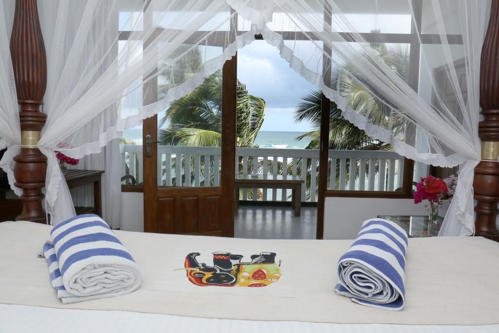 Deluxe Double Room with Sea View and Balcony