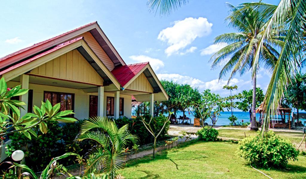 Bungalow with Beach Front