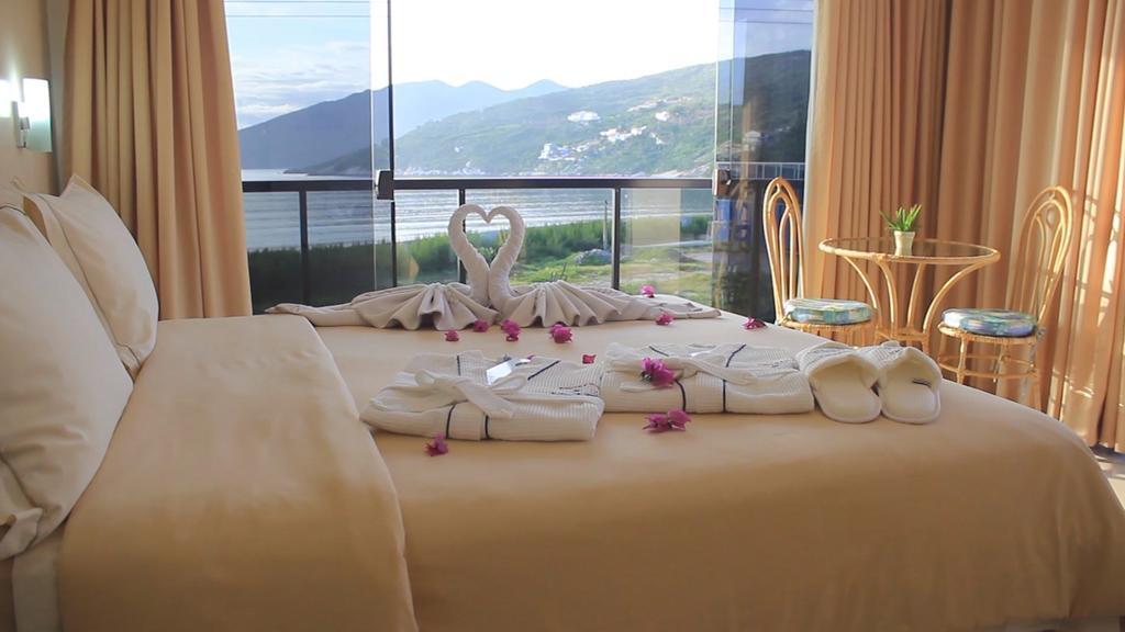 Double or Twin Room with Sea View