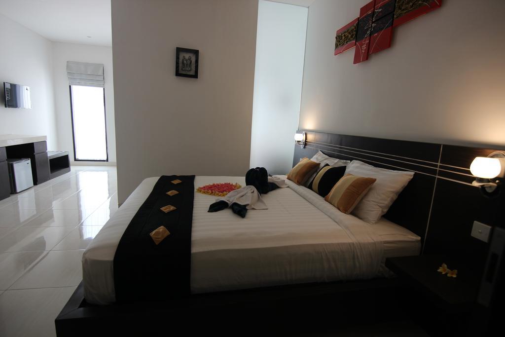 Deluxe Double or Twin Room with Living Room