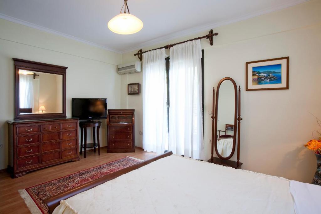 Classic Double or Twin Room with Garden View
