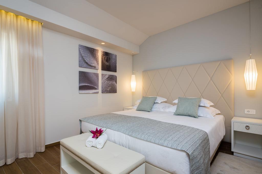 Deluxe Double or Twin Room with City View
