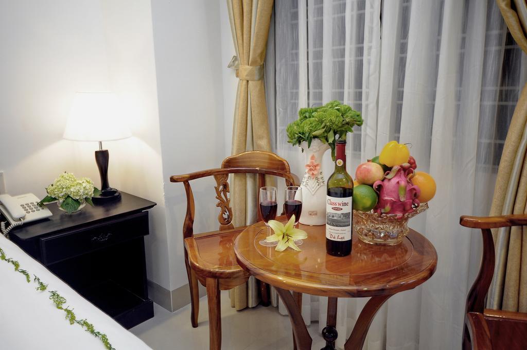Deluxe Premier (2 Adults + 1 Child)