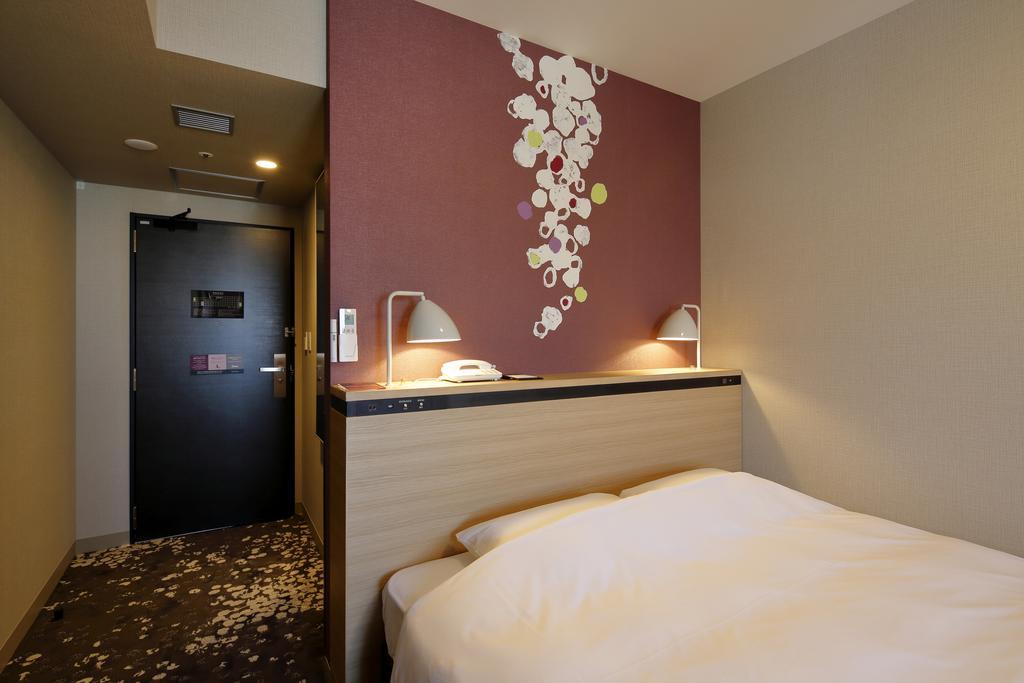 Queen Double Room for 2 Adult - Non-Smoking