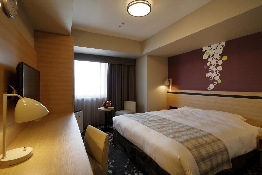 Corner Queen Double Room for 2 Adult - Non-Smoking