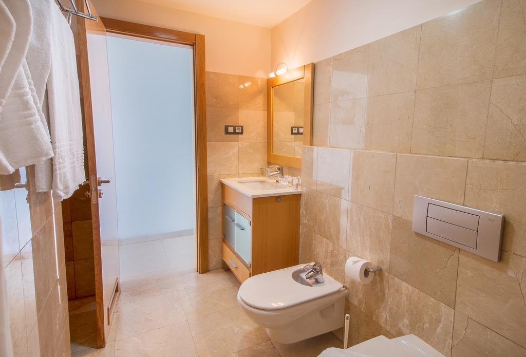 Apartment with Sea View (1 Adult + 1 Child)
