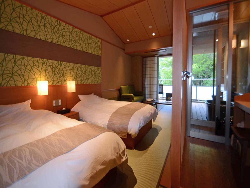 Twin Room with Private External Bathroom