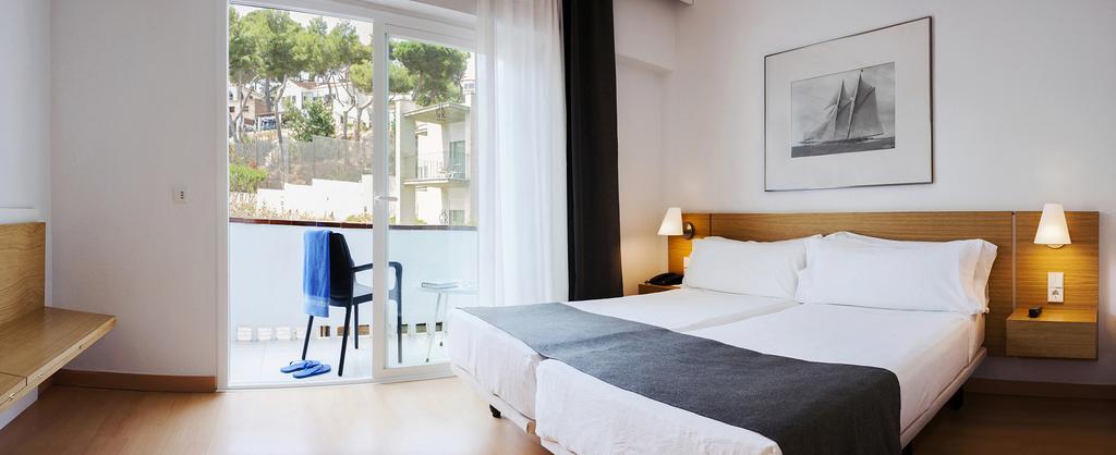 Triple Room (2 Adults + 1 Child)