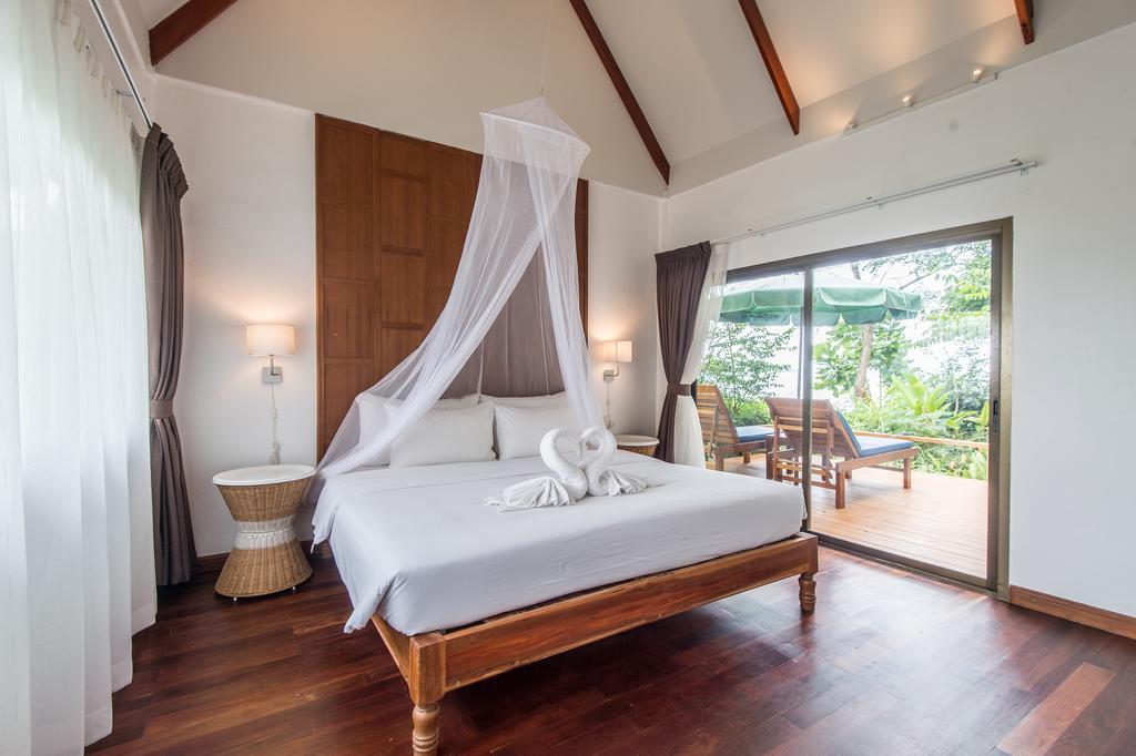 Suite with Partial Sea View
