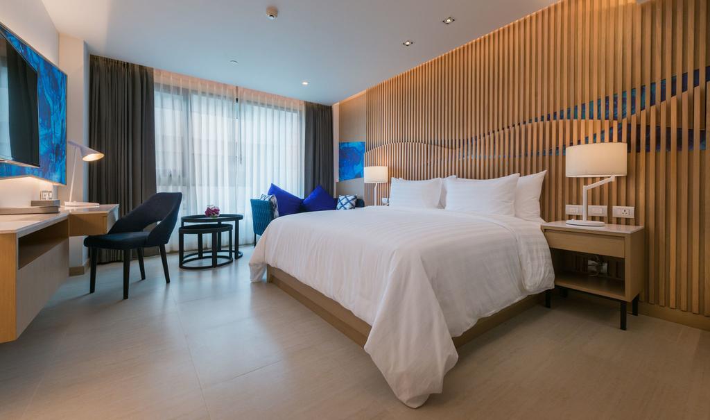 Deluxe Urban King Bed