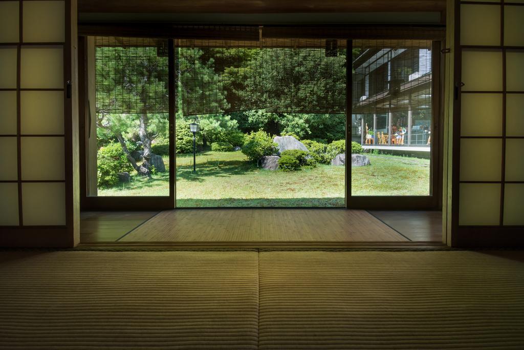 Family Room with Shared Bathroom - Non-Smoking