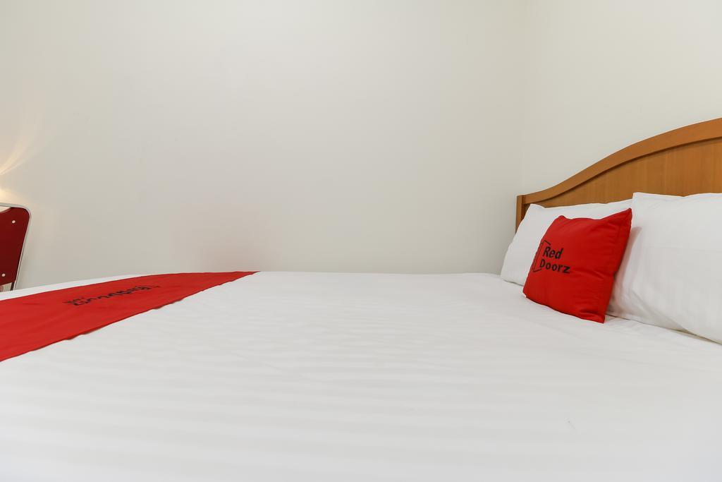 RedDoorz Double Room