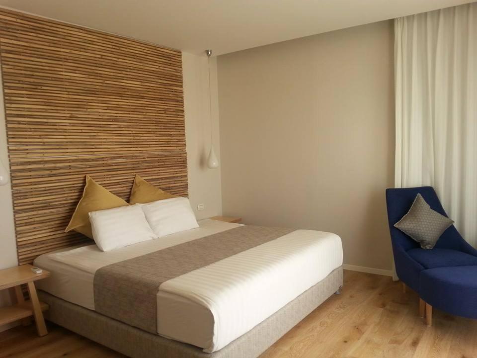 Honeymoon Suite