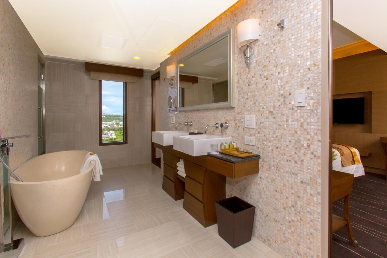 King Room with Mountain View