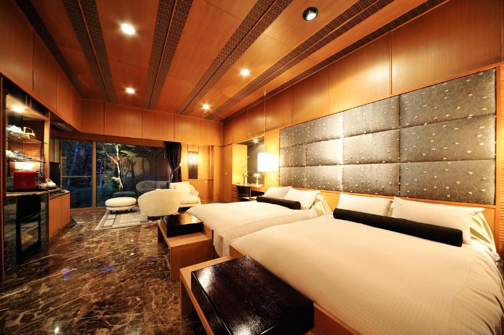 Superior Twin Room with Open-Air Bath